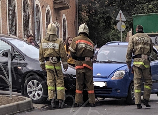 На Братиславской столкнулись два автомобиля
