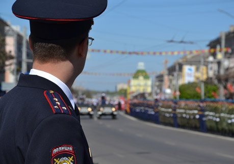 Рязанец получил 2 года условно за нападение на полицейского в День Победы