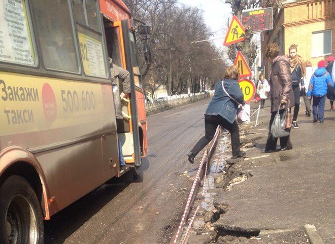 Рязанцы страдают из-за замены бордюрного камня в городе