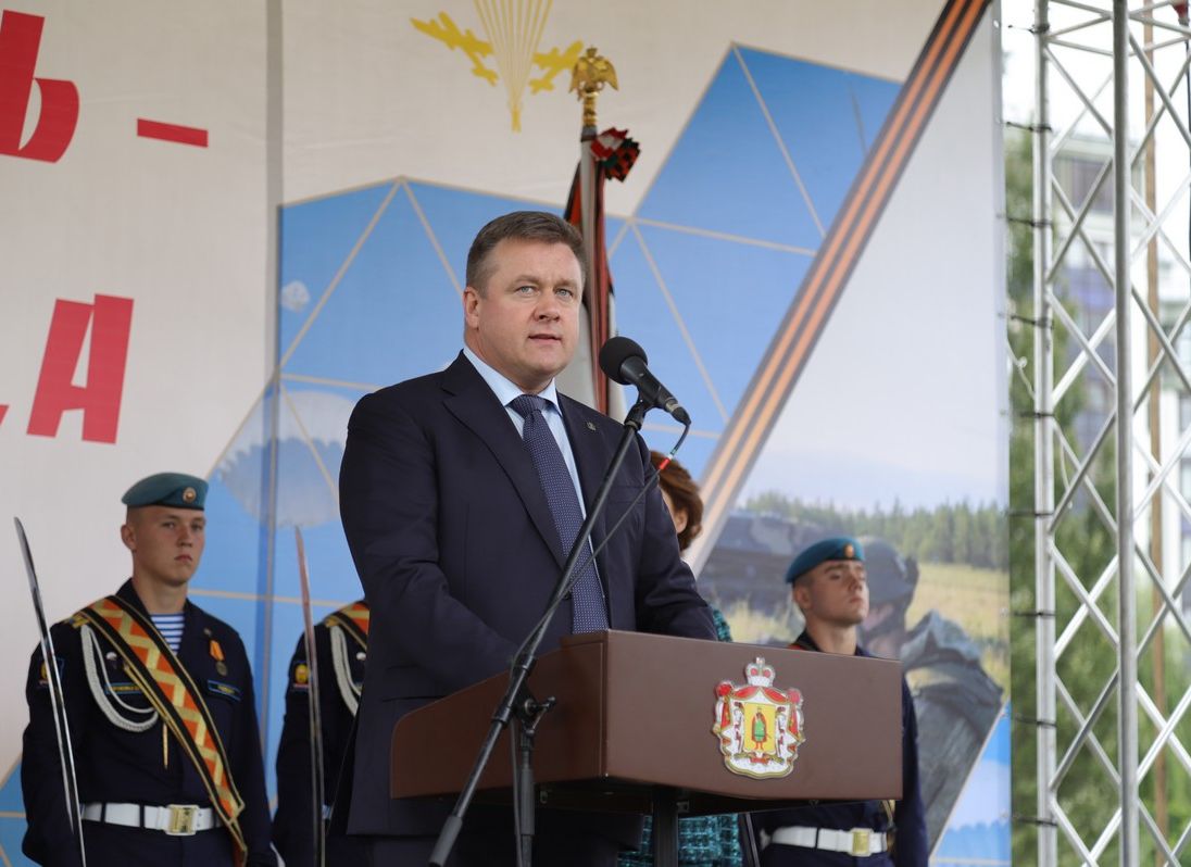 Губернатор Любимов поздравил рязанцев с Днем города и 90-летием ВДВ