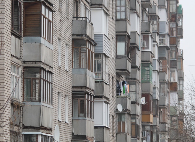 В Рязани росгвардейцы сняли дебошира с балкона пятого этажа
