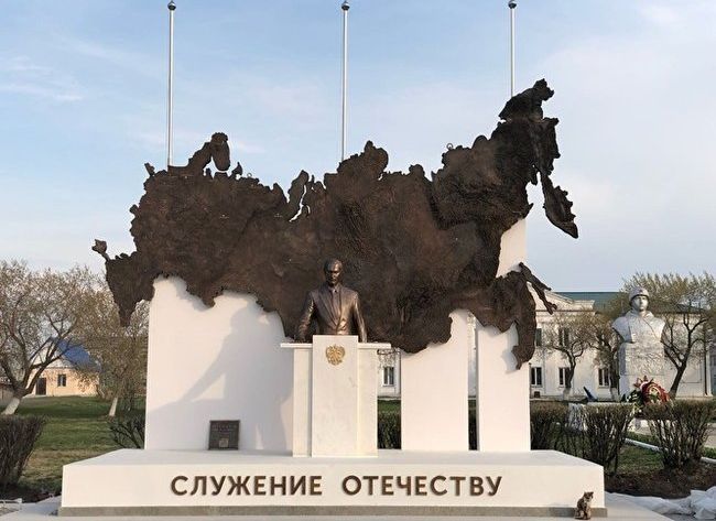 Под Курганом установили памятник Путину, а затем демонтировали фигуру президента