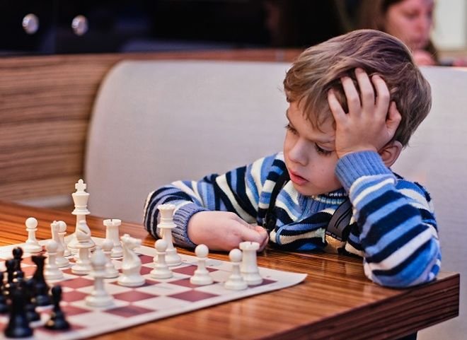 Минобрнауки введет в российских школах обязательные занятия по шахматам