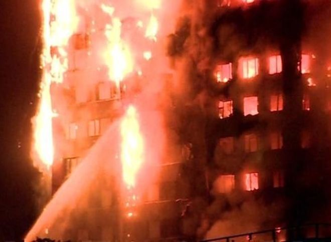 В результате пожара в Лондоне пострадали около 30 человек (видео)