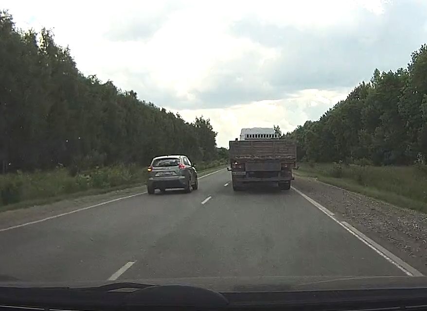 На трассе Рязань – Ряжск едва не произошло лобовое столкновение (видео)