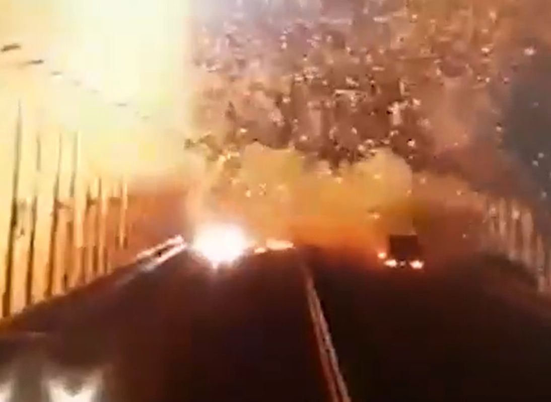 После взрыва моста федоров должен. Взрыв моста. Взрыв на Крымском мосту. Взрыв моста Керчь.