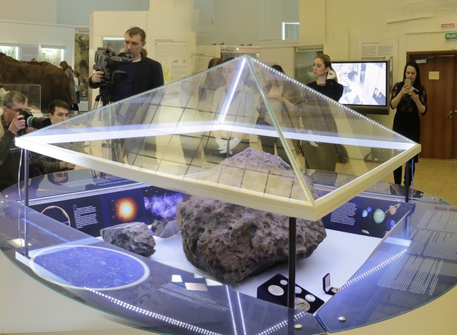 В музее Южного Урала над челябинским метеоритом самопроизвольно поднялся купол