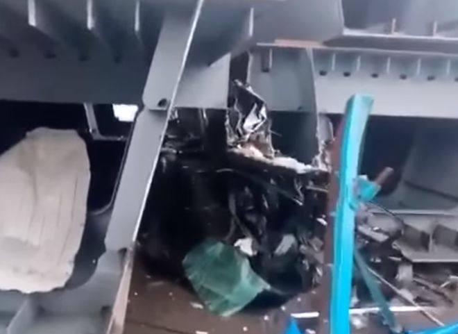 В Москве водитель чудом выжил в аварии, пролетев через стальную трубу (видео)
