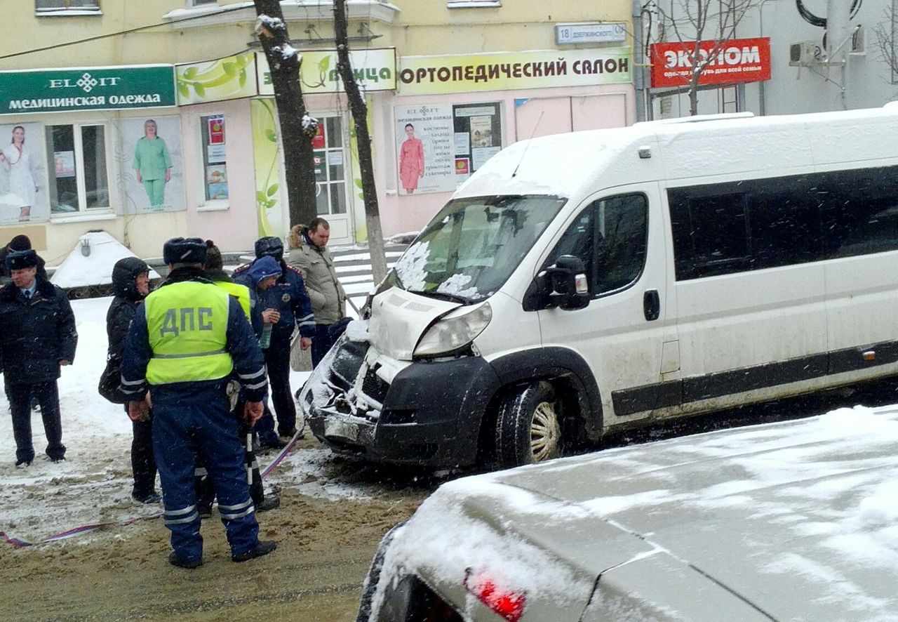 В ДТП с троллейбусом и маршруткой пострадали шестеро