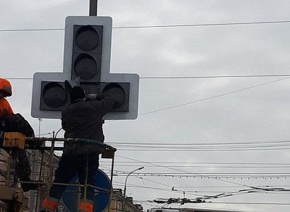 Администрация перенастроит светофор на Первомайском проспекте