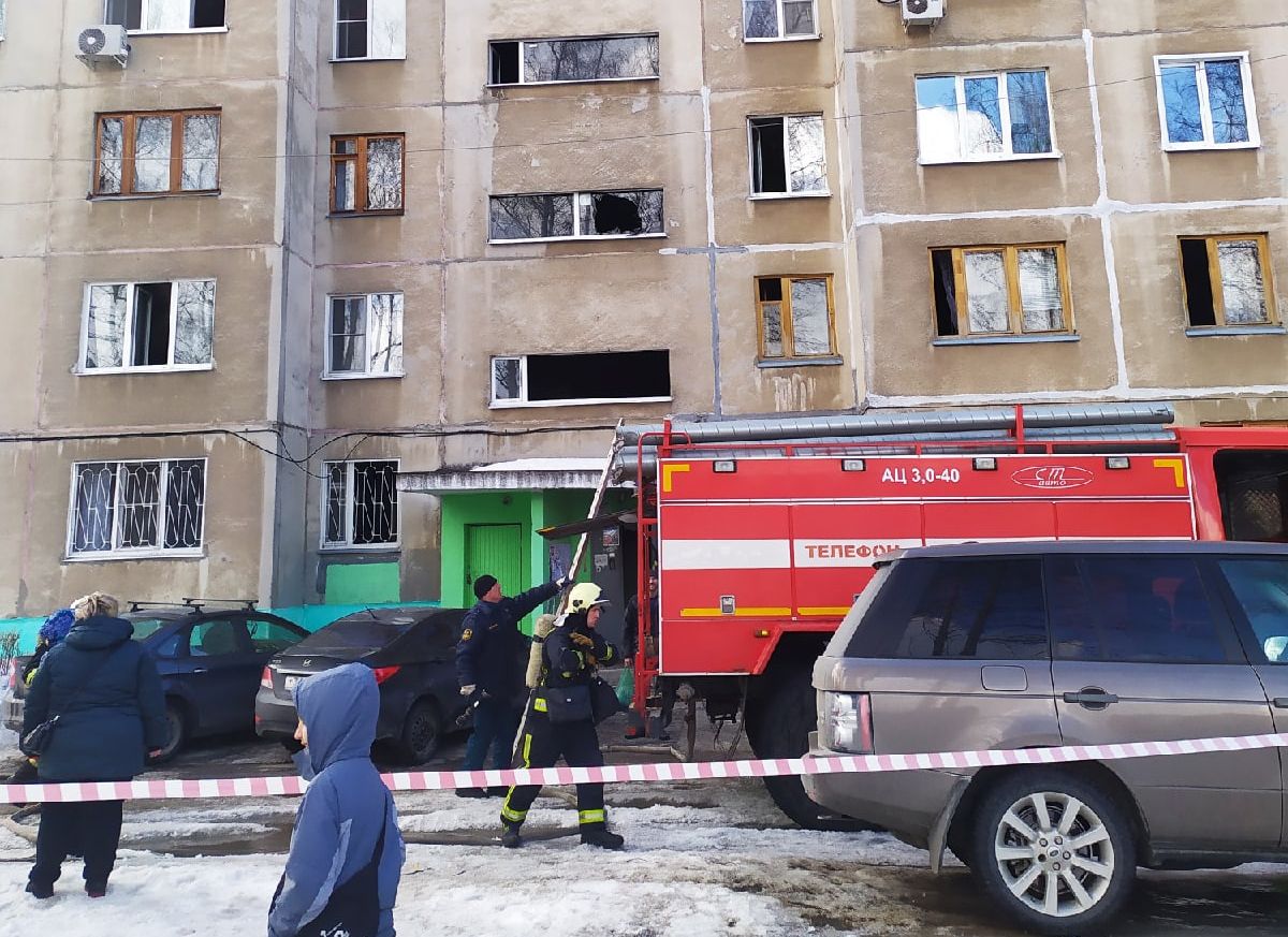 Во время пожара на улице Советской Армии эвакуировали 10 человек