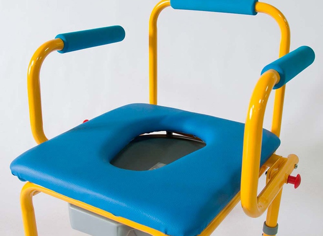 Виды кресел-туалетов для детей-инвалидов