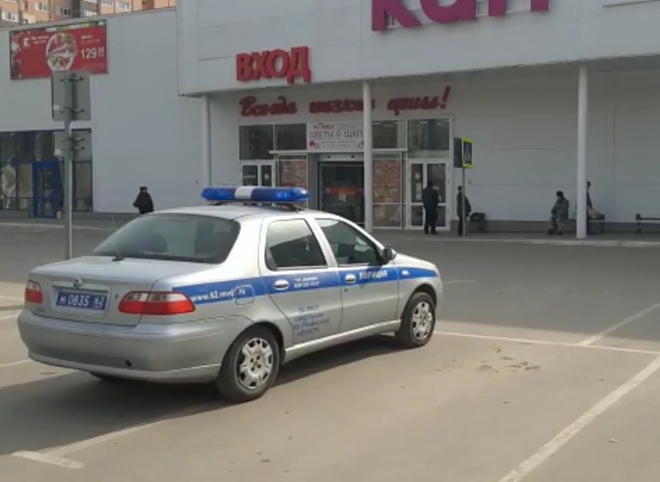 Рязанские полицейские по громкой связи информируют граждан о дезинфекции города
