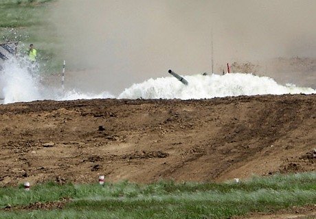 На полигоне в Челябинской области утонул танк