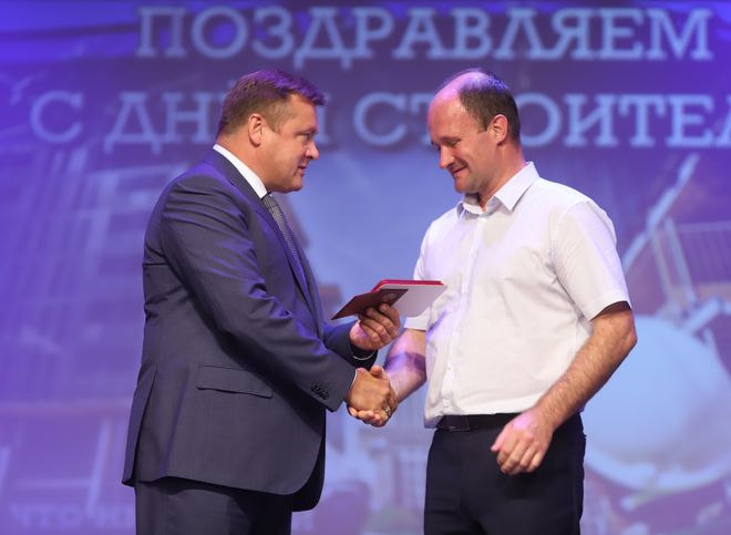Губернатор Николай Любимов поздравил рязанцев с Днем строителя