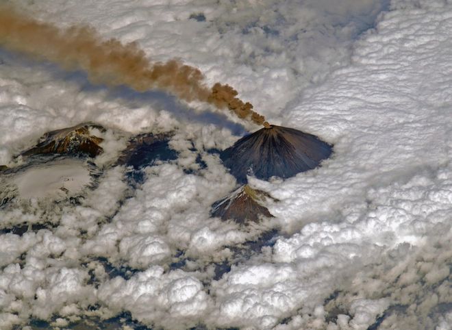 Опубликованы фото проснувшегося самого высокого вулкана Евразии