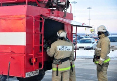 На улице Зубковой в Рязани пожарные тушили Chevrolet
