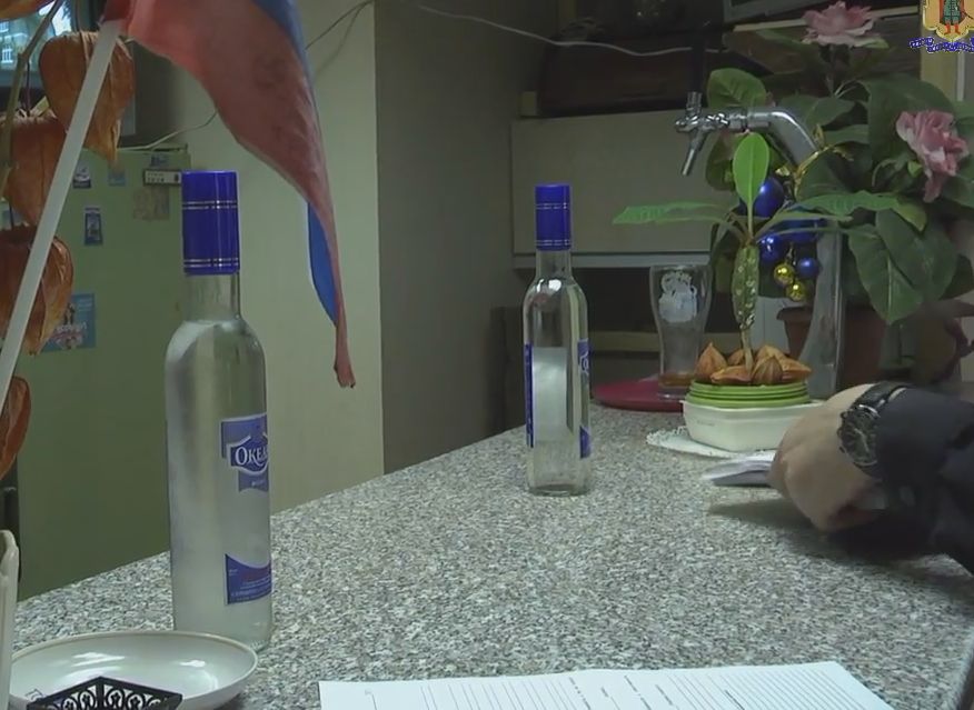 В Рязани полицейские пресекли незаконную продажу спиртного в кафе (видео)