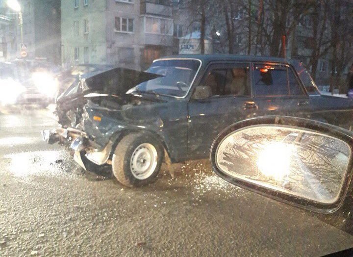 На Касимовском шоссе столкнулись «семерка» и Renault Logan