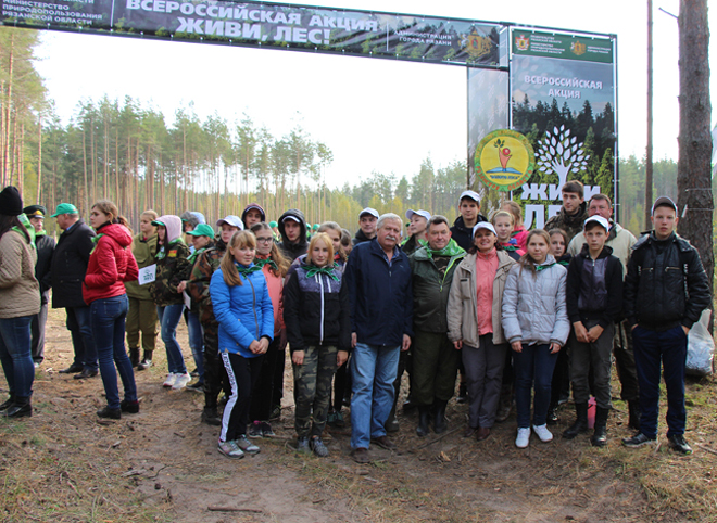 Депутаты регионального парламента приняли участие в акции «Живи, лес»