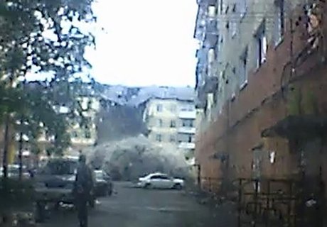 Момент обрушения дома в Кузбассе попал на видео