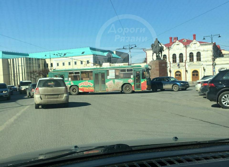 На Соборной площади произошло ДТП с участием троллейбуса