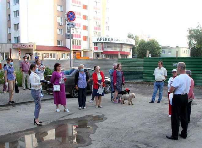 Представители мэрии встретились с жителями улицы Фирсова