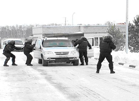 В Рязанской области бойцы ОМОНа задержали подозреваемого в грабеже