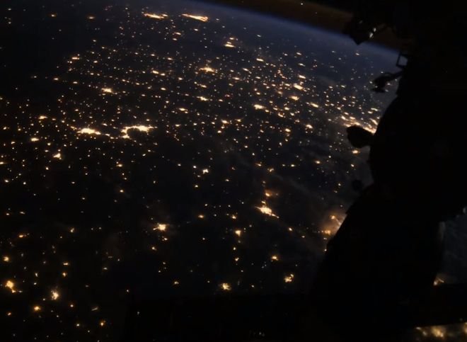 Российский космонавт снял красочное видео полета вокруг Земли