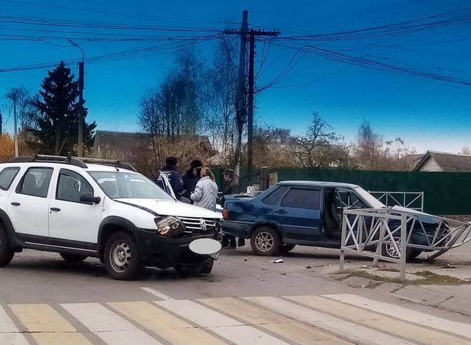 В Михайлове при столкновении Renault и «Лады» пострадала женщина