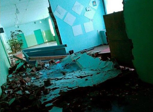 В школе в Новосибирской области обрушилась стена