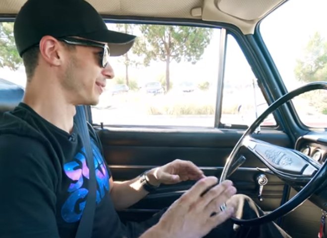 Американцы устроили тест-драйв ВАЗ‐2106 на дорогах Лос-Анджелеса (видео)