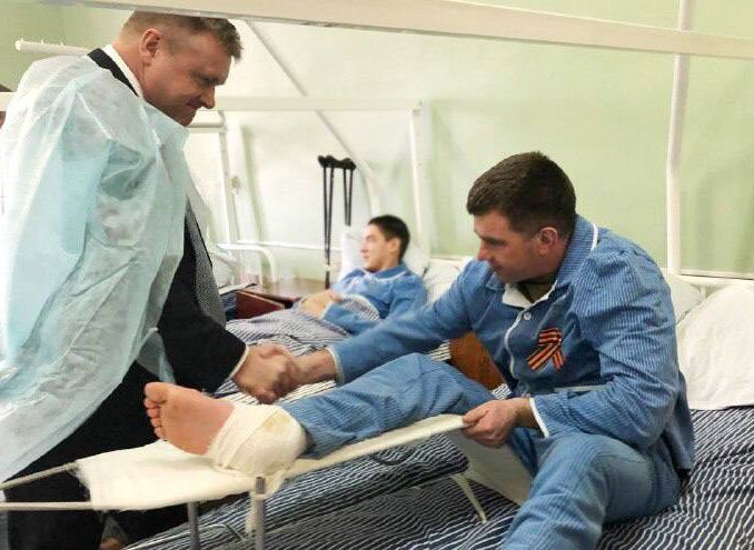 Любимов посетил раненых военных в рязанском госпитале