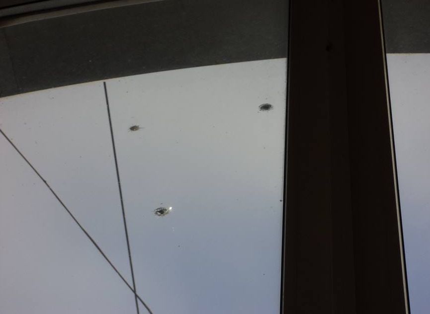 Соцсети: в Рязани неизвестные обстреляли окна жилого дома