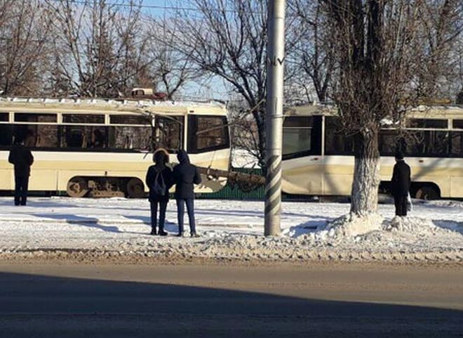 В Саратове трамвай сошел с рельсов, пострадали 15 человек