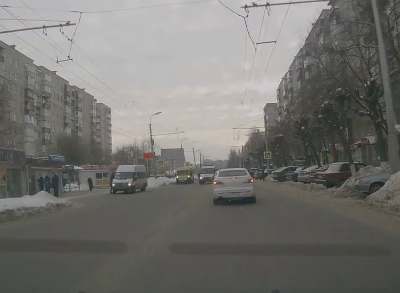 В Канищеве скорая помощь едва не задавила пешехода (видео)