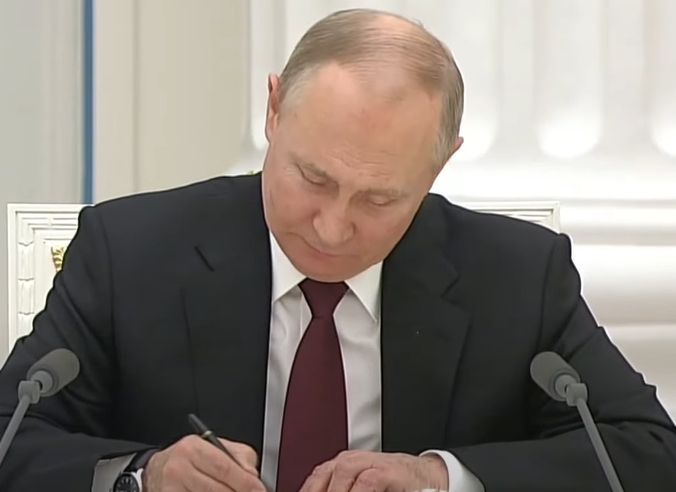 Путин установил размер выплат для командированных в Донбасс