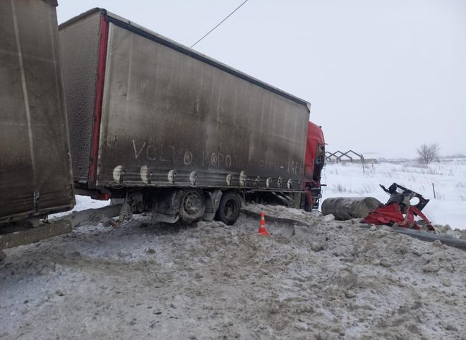 В Шацком районе фура снесла барьерное ограждение