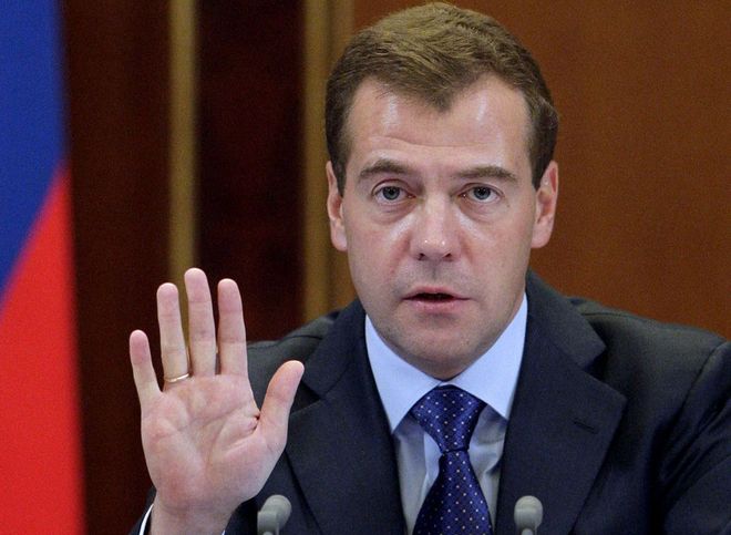 Медведев поручил Минздраву повысить продолжительность жизни до 76 лет