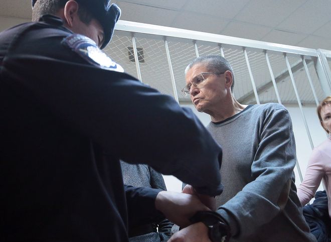 Улюкаева приговорили к восьми годам строгого режима