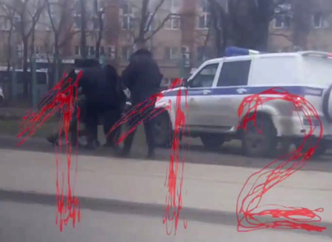 В Таганроге задержали мужчину, который сбежал из отделения полиции с оружием