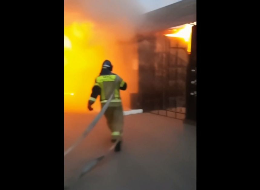 Появилось «полное видео» пожара на рынке в Дашково-Песочне