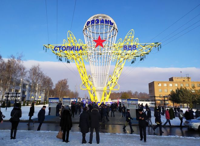 На Московском шоссе открыли опору ЛЭП в виде парашюта