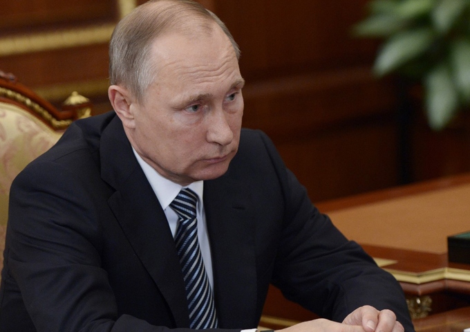 Путин понизил зарплату президента России на 2018 год