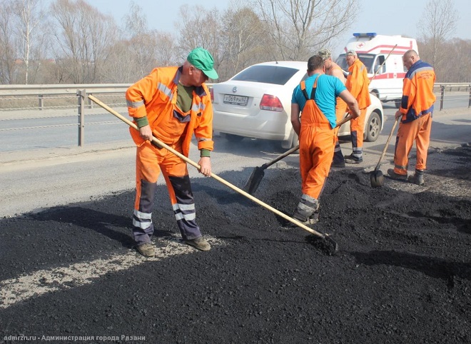 Беленецкий поручил к 1 мая завершить ямочный ремонт в Рязанской области