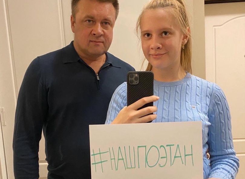 Губернатор Любимов вместе с дочерью поддержали флешмоб, посвященный Полетаеву