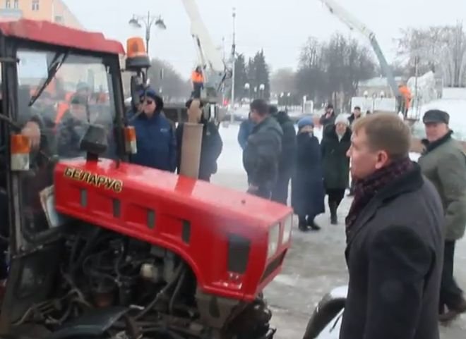 В Рязани, чтобы помешать митингу, пригнали трактор (видео)
