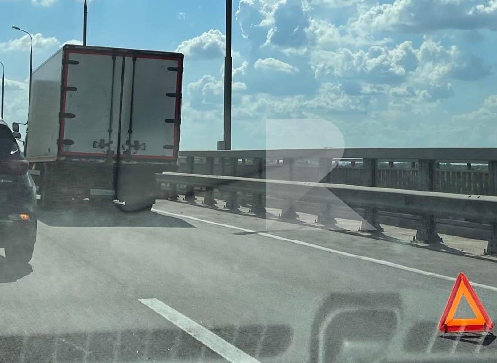 Из-за сломавшегося грузовика на Солотчинском шоссе собралась пятикилометровая пробка