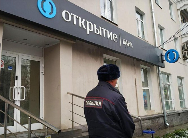 В Екатеринбурге грабитель банка убил пытавшегося задержать его посетителя