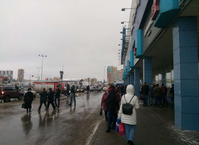 В Рязани эвакуировали крупные торговые центры и здание мэрии (трансляция)